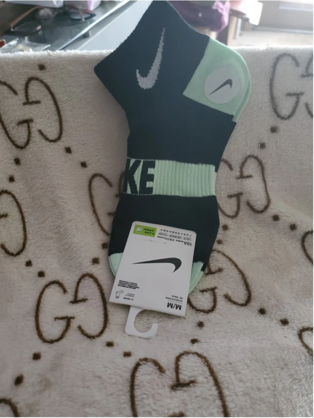 Women's Nike Crew White and Green socks women size 7-9